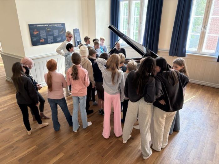 Am Flügel im Musiculum.